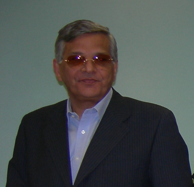   أ.د/ سيد محمد عمر ... رئيس شعبة البردي اليوناني